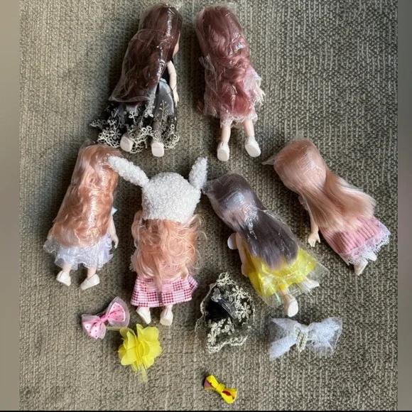 💕Posable Miniature Dolls Set - Pink, Black, Yellow, White ~ Brand New - Picture 7 of 11